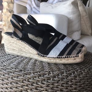 Never worn Toni Pons wedges